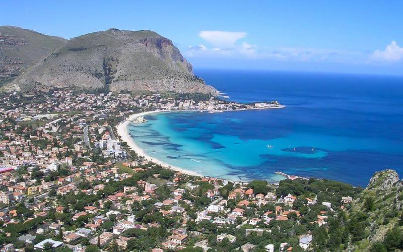 Hikkara Home Airport, Sea And Beach Carini Buitenkant foto