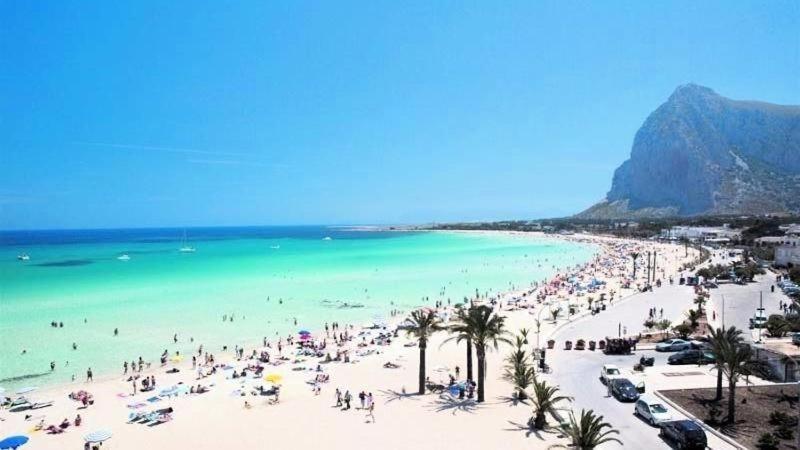 Hikkara Home Airport, Sea And Beach Carini Buitenkant foto