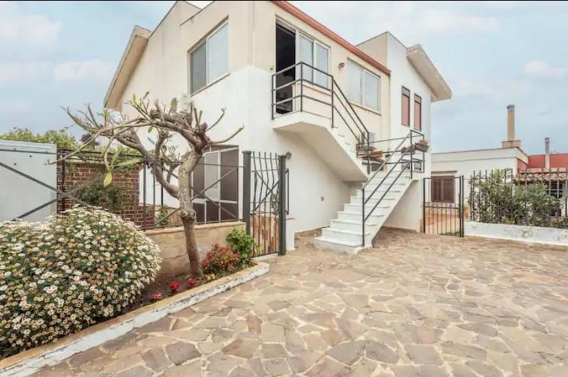 Hikkara Home Airport, Sea And Beach Carini Buitenkant foto