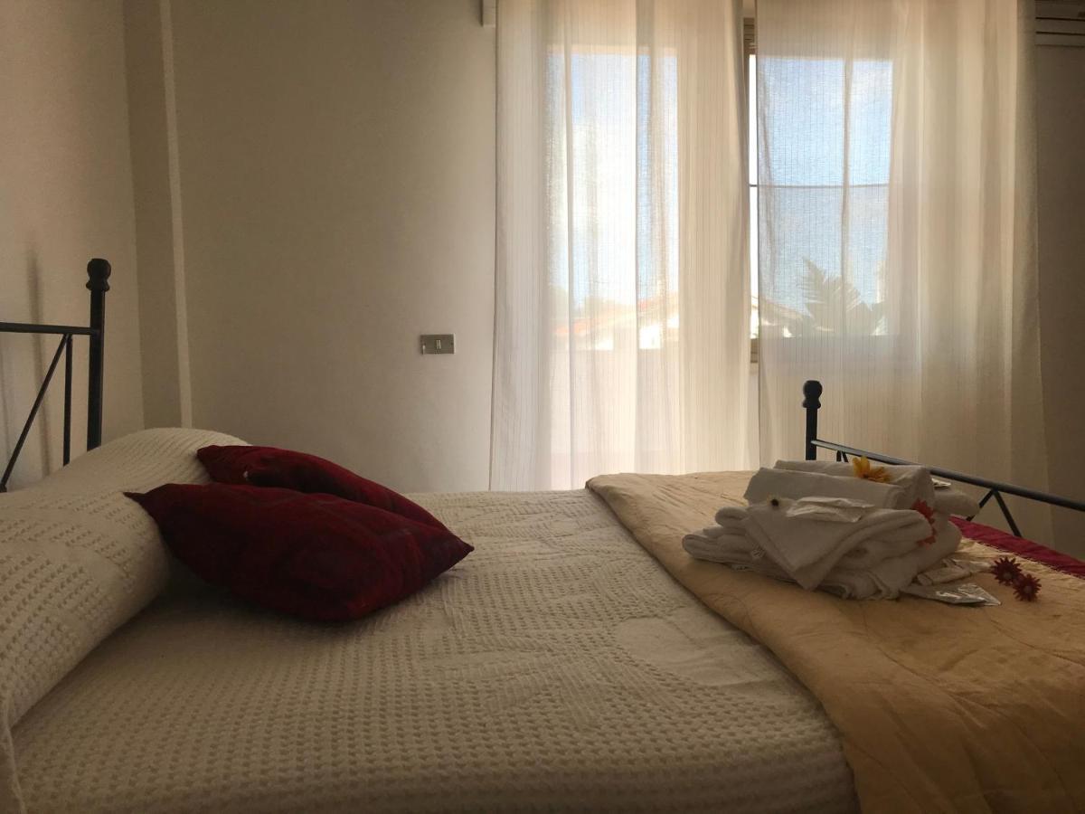 Hikkara Home Airport, Sea And Beach Carini Buitenkant foto